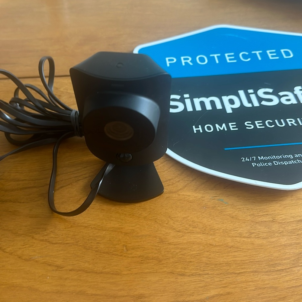SimpliSafe Wired indoor camera